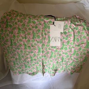Zara mini skirt. Size xl. Zips up on the side. Green and pink floral. Brand new